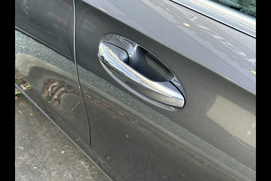 Mercedes-Benz A-Klasse 200 Luxury 164pk // Panoramadak // Carplay // Sfeerverlichting // MultiBeam LED // Keyless Entry // Camera // Advanced Audio