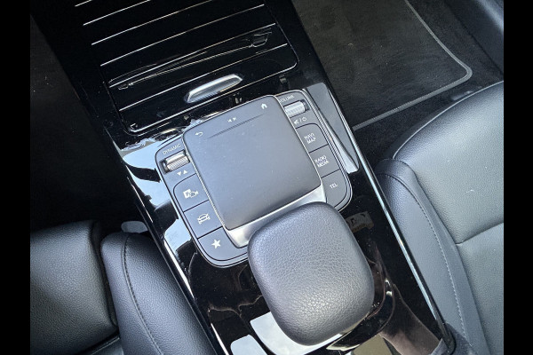 Mercedes-Benz A-Klasse 200 Luxury 164pk // Panoramadak // Carplay // Sfeerverlichting // MultiBeam LED // Keyless Entry // Camera // Advanced Audio