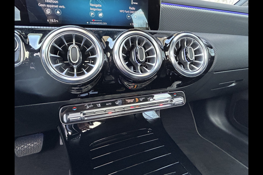 Mercedes-Benz A-Klasse 200 Luxury 164pk // Panoramadak // Carplay // Sfeerverlichting // MultiBeam LED // Keyless Entry // Camera // Advanced Audio