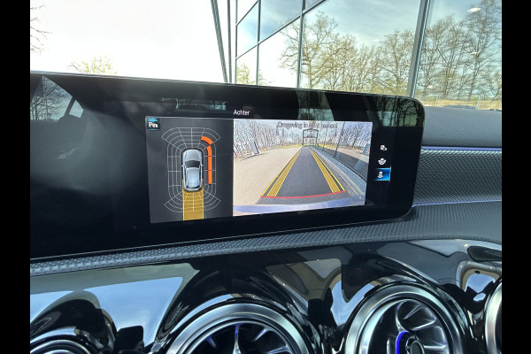 Mercedes-Benz A-Klasse 200 Luxury 164pk // Panoramadak // Carplay // Sfeerverlichting // MultiBeam LED // Keyless Entry // Camera // Advanced Audio