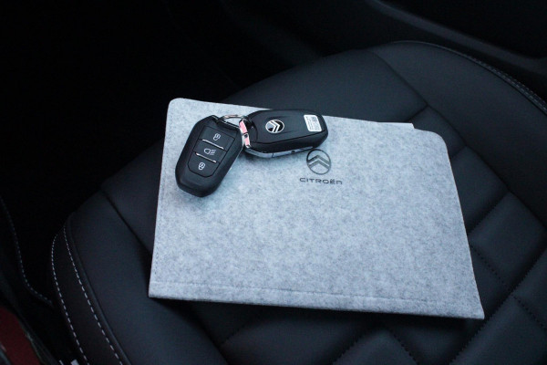 Citroën C4 C4 1.2 HYbrid 145PK MAX | HEAD UP DISPLAY | CAMERA VOOR + ACHTER | NAVIGATIE | DRAADLOZE TELEFOONLADER | FULL LED KOPLAMPEN | DRAADLOZE APPLE CARPLAY/ANDROID AUTO | 18" LICHTMETALEN VELGEN | ADAPTIVE CRUISE CONTROL | CLIMATE CONTROL | LEDEREN BEKLEDING | DAB+ RADIO | KEYLESS ENTRY/START |