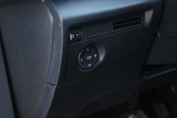 Citroën C4 C4 1.2 HYbrid 145PK MAX | HEAD UP DISPLAY | CAMERA VOOR + ACHTER | NAVIGATIE | DRAADLOZE TELEFOONLADER | FULL LED KOPLAMPEN | DRAADLOZE APPLE CARPLAY/ANDROID AUTO | 18" LICHTMETALEN VELGEN | ADAPTIVE CRUISE CONTROL | CLIMATE CONTROL | LEDEREN BEKLEDING | DAB+ RADIO | KEYLESS ENTRY/START |