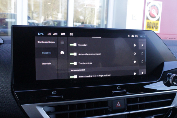 Citroën C4 C4 1.2 HYbrid 145PK MAX | HEAD UP DISPLAY | CAMERA VOOR + ACHTER | NAVIGATIE | DRAADLOZE TELEFOONLADER | FULL LED KOPLAMPEN | DRAADLOZE APPLE CARPLAY/ANDROID AUTO | 18" LICHTMETALEN VELGEN | ADAPTIVE CRUISE CONTROL | CLIMATE CONTROL | LEDEREN BEKLEDING | DAB+ RADIO | KEYLESS ENTRY/START |