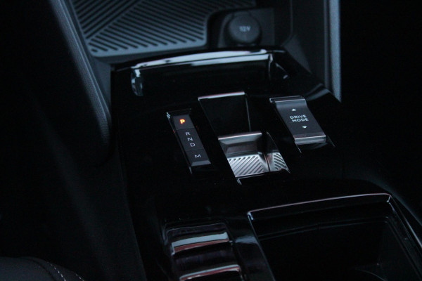 Citroën C4 C4 1.2 HYbrid 145PK MAX | HEAD UP DISPLAY | CAMERA VOOR + ACHTER | NAVIGATIE | DRAADLOZE TELEFOONLADER | FULL LED KOPLAMPEN | DRAADLOZE APPLE CARPLAY/ANDROID AUTO | 18" LICHTMETALEN VELGEN | ADAPTIVE CRUISE CONTROL | CLIMATE CONTROL | LEDEREN BEKLEDING | DAB+ RADIO | KEYLESS ENTRY/START |