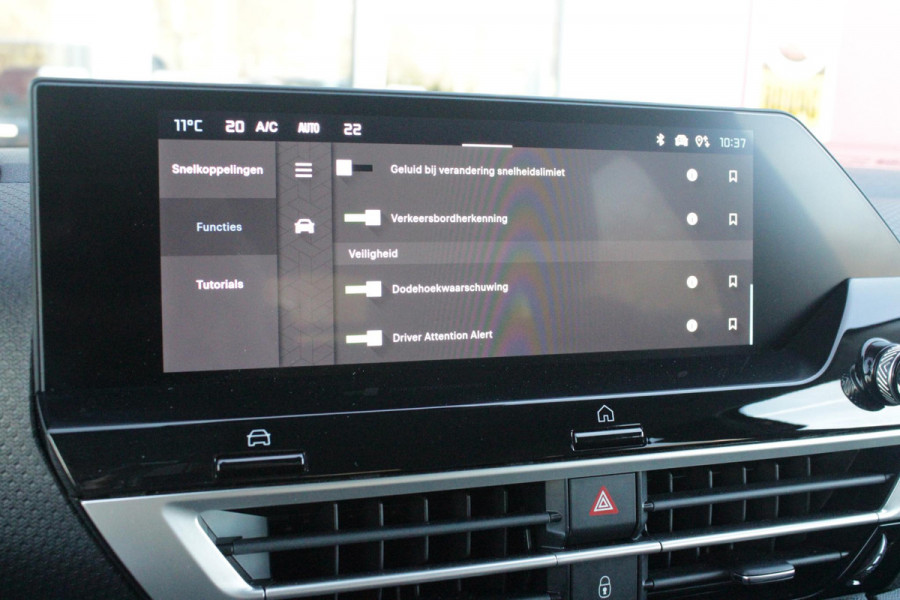 Citroën C4 C4 1.2 HYbrid 145PK MAX | HEAD UP DISPLAY | CAMERA VOOR + ACHTER | NAVIGATIE | DRAADLOZE TELEFOONLADER | FULL LED KOPLAMPEN | DRAADLOZE APPLE CARPLAY/ANDROID AUTO | 18" LICHTMETALEN VELGEN | ADAPTIVE CRUISE CONTROL | CLIMATE CONTROL | LEDEREN BEKLEDING | DAB+ RADIO | KEYLESS ENTRY/START |