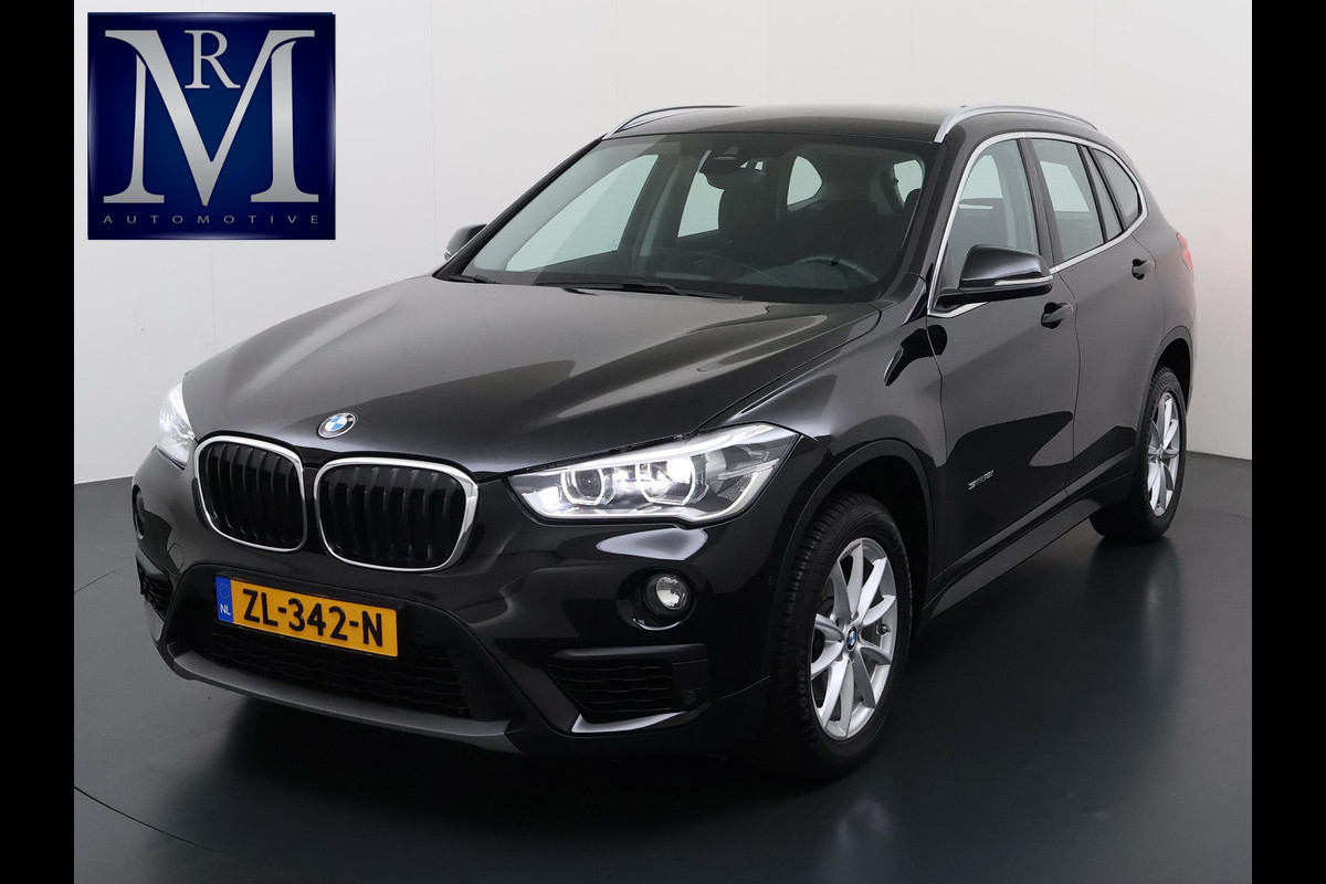 BMW X1 sDrive18i Executive VAN € 21.900,- VOOR € 19.440,- UW LENTEVOORDEEL: € 2.460,-! | LED| ELEKTRISCHE ACHTERKLEP| ACHTERUITRIJCAMERA| RIJKLAAR INCL. 12 MND BOVAG GARANTIE| PARKEERASSISTENT