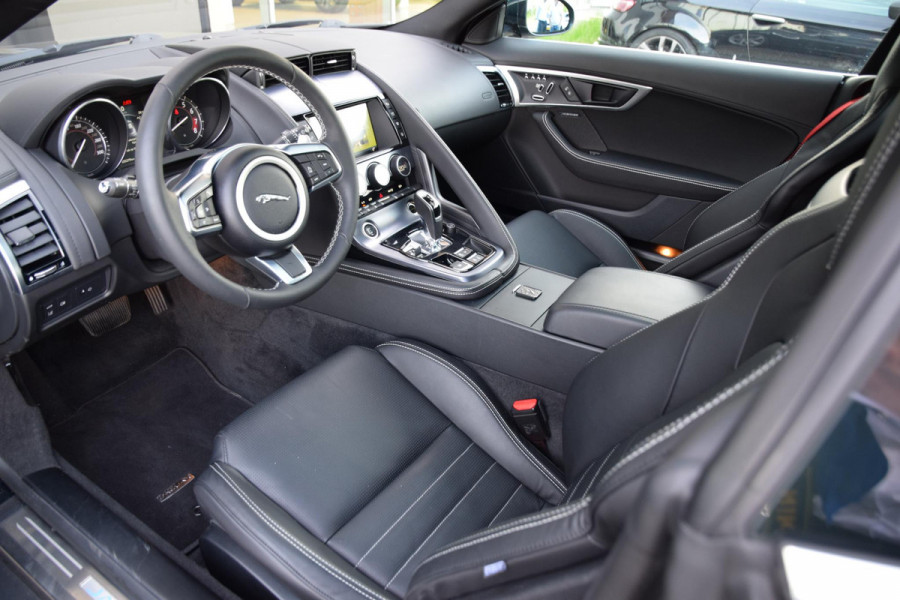 Jaguar F-Type 3.0 V6 RWD R-Dynamic