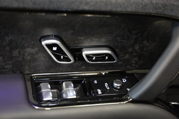 Land Rover Range Rover P510e First Edition |Achteras besturing | massage | hot climate | Panorma Lease/inruil mogelijk