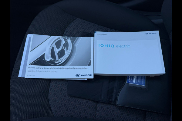 Hyundai IONIQ Comfort EV, SOH waarde 99,7 %, achteruitrijcamera, navigatie, vele opties, Origineel NL auto met nap