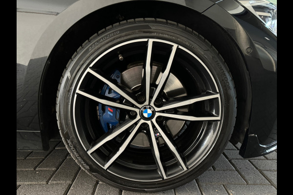 BMW 3-serie 330i High Executive M Sport Pano|HuD|Sfeer|NAP