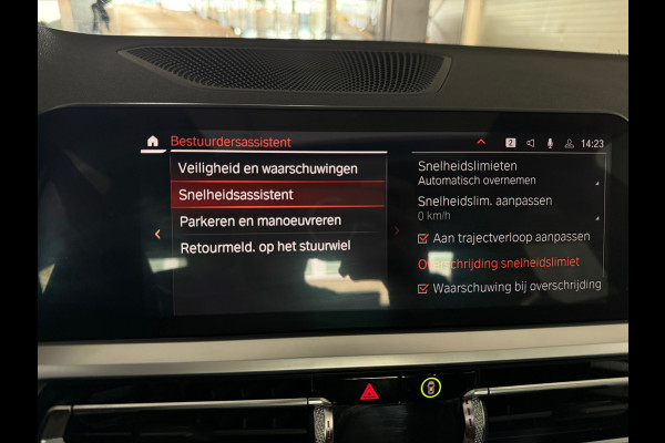 BMW 3-serie 330i High Executive M Sport Pano|HuD|Sfeer|NAP
