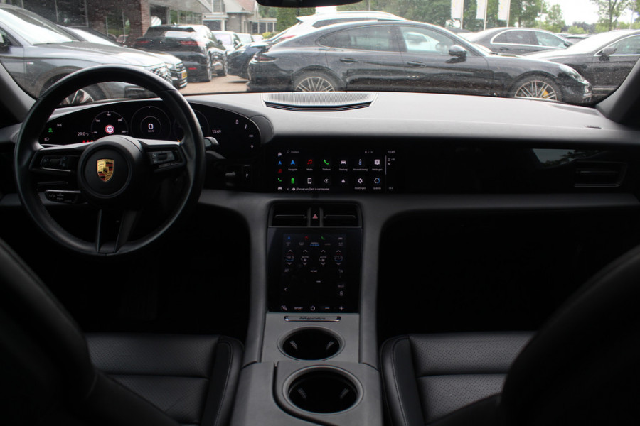 Porsche Taycan Performance 84 kWh / SoH 92% / Panoramadak / Camera / Luchtvering / 20'' / Leder / Stoelverwarming / DAB / ACC