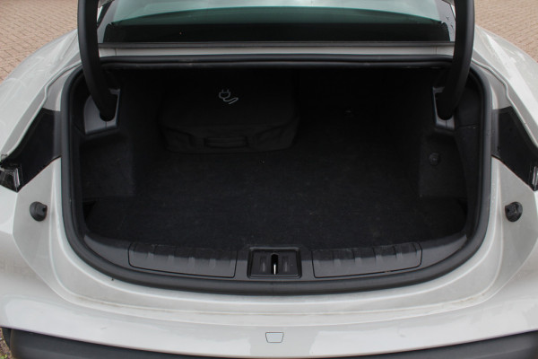 Porsche Taycan Performance 84 kWh / SoH 92% / Panoramadak / Camera / Luchtvering / 20'' / Leder / Stoelverwarming / DAB / ACC