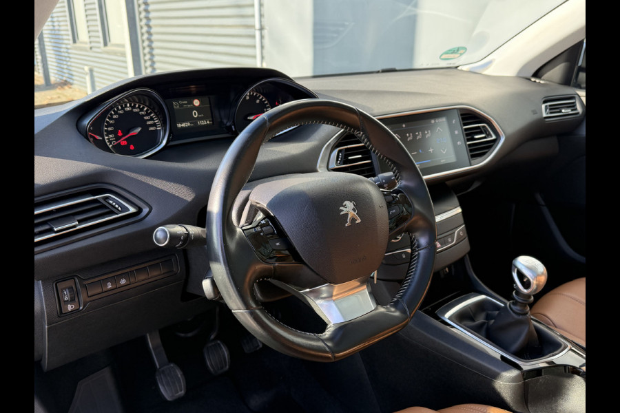 Peugeot 308 SW BWJ 2019 | 1.5HDI 131PK Executive | TREKHAAK | LEER | PANO DAK | PDC 2X | CLIMA | NAVI | CAMERA A |
