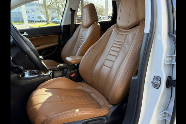 Peugeot 308 SW BWJ 2019 | 1.5HDI 131PK Executive | TREKHAAK | LEER | PANO DAK | PDC 2X | CLIMA | NAVI | CAMERA A |