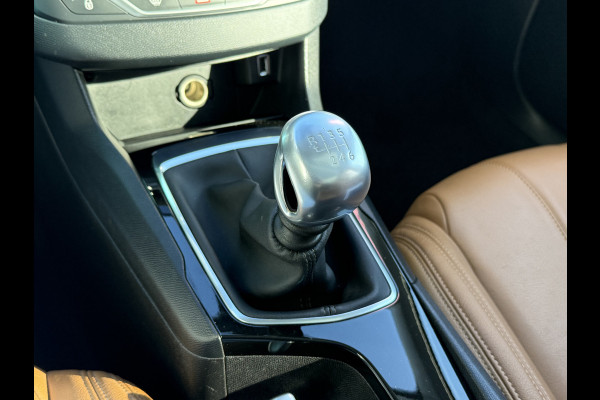 Peugeot 308 SW BWJ 2019 | 1.5HDI 131PK Executive | TREKHAAK | LEER | PANO DAK | PDC 2X | CLIMA | NAVI | CAMERA A |