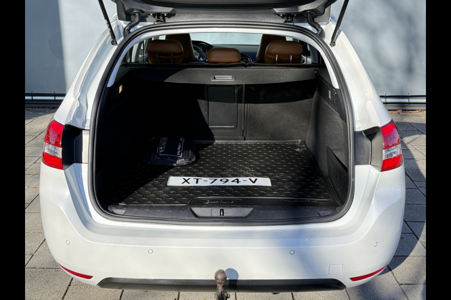 Peugeot 308 SW BWJ 2019 | 1.5HDI 131PK Executive | TREKHAAK | LEER | PANO DAK | PDC 2X | CLIMA | NAVI | CAMERA A |