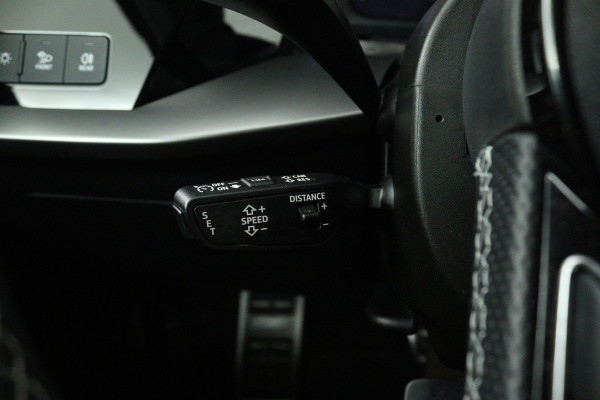 Audi A3 Sportback 30 TFSI S edition (DIGITALE COCKPIT, STOELVERWARMING, CRUISE ADAPTIEF, NAVIGATIE, PARKEERSENSOREN)