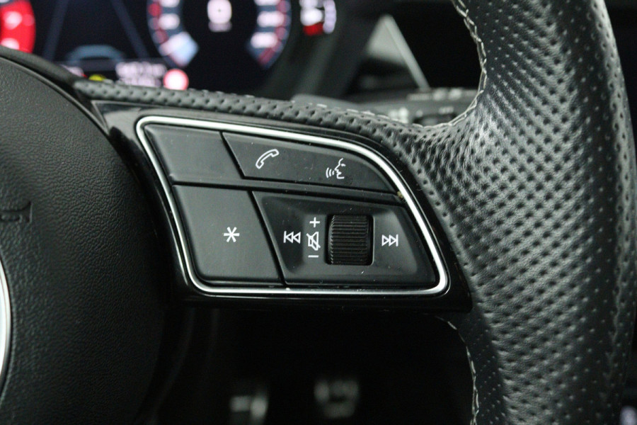 Audi A3 Sportback 30 TFSI S edition (DIGITALE COCKPIT, STOELVERWARMING, CRUISE ADAPTIEF, NAVIGATIE, PARKEERSENSOREN)