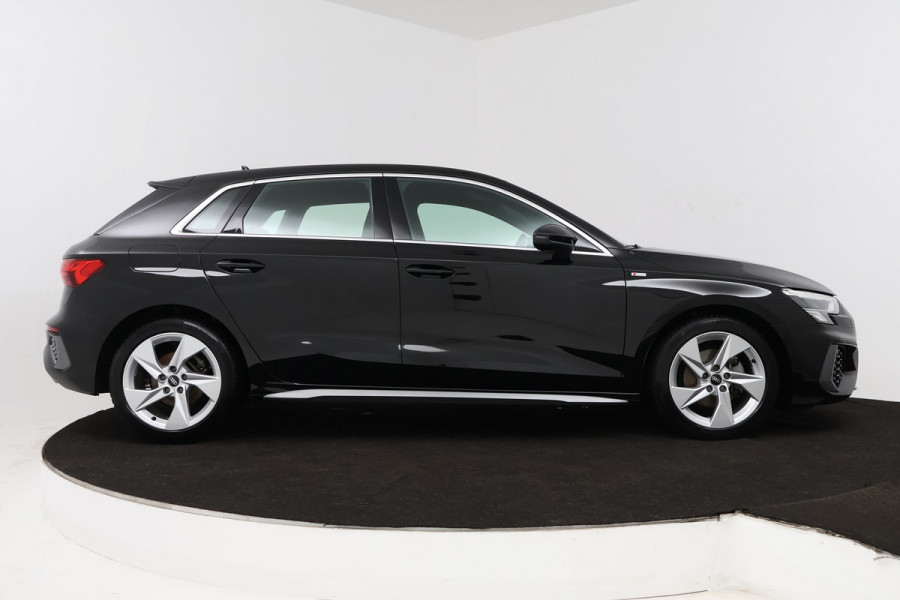 Audi A3 Sportback 30 TFSI S edition (DIGITALE COCKPIT, STOELVERWARMING, CRUISE ADAPTIEF, NAVIGATIE, PARKEERSENSOREN)