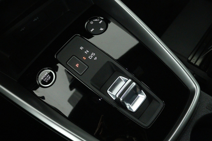 Audi A3 Sportback 30 TFSI S edition (DIGITALE COCKPIT, STOELVERWARMING, CRUISE ADAPTIEF, NAVIGATIE, PARKEERSENSOREN)