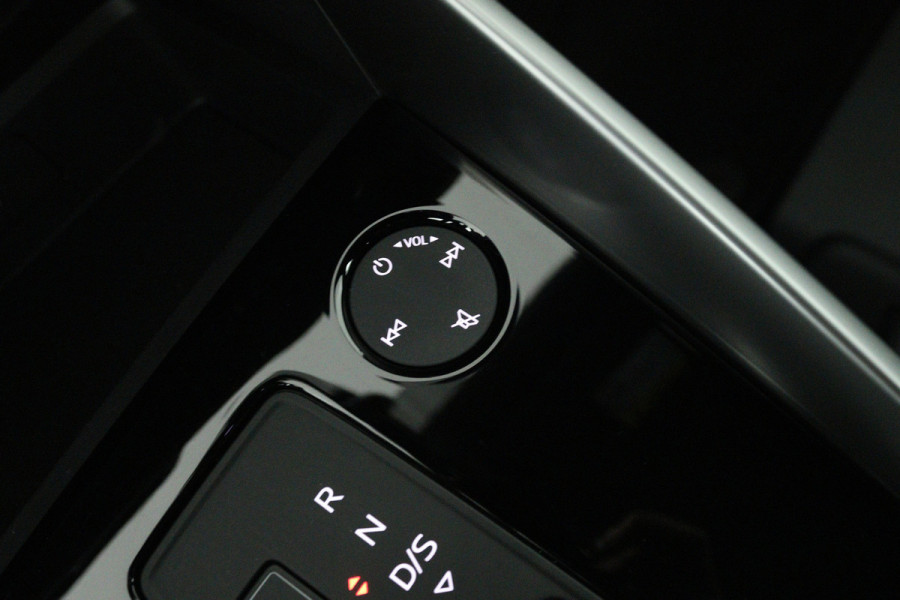 Audi A3 Sportback 30 TFSI S edition (DIGITALE COCKPIT, STOELVERWARMING, CRUISE ADAPTIEF, NAVIGATIE, PARKEERSENSOREN)