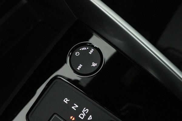 Audi A3 Sportback 30 TFSI S edition (DIGITALE COCKPIT, STOELVERWARMING, CRUISE ADAPTIEF, NAVIGATIE, PARKEERSENSOREN)