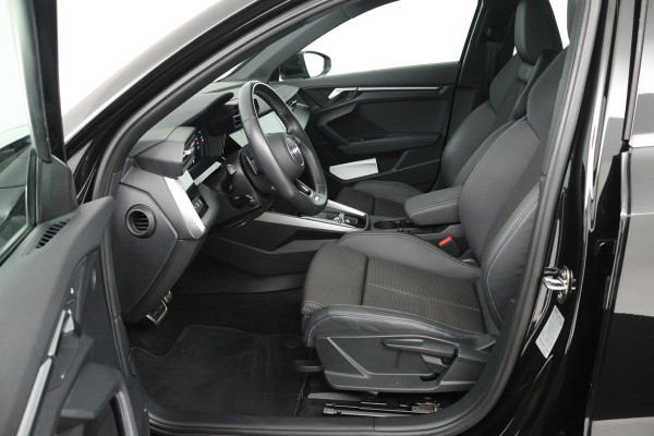 Audi A3 Sportback 30 TFSI S edition (DIGITALE COCKPIT, STOELVERWARMING, CRUISE ADAPTIEF, NAVIGATIE, PARKEERSENSOREN)