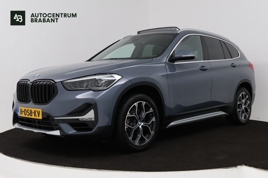 BMW X1 SDrive20i VDL Nedcar Edition (PANORAMADAK, TREKHAAK, SFEERVERLICHTING, CAMERA, STOELVERWARMING, DEALER ONDERHOUDEN)