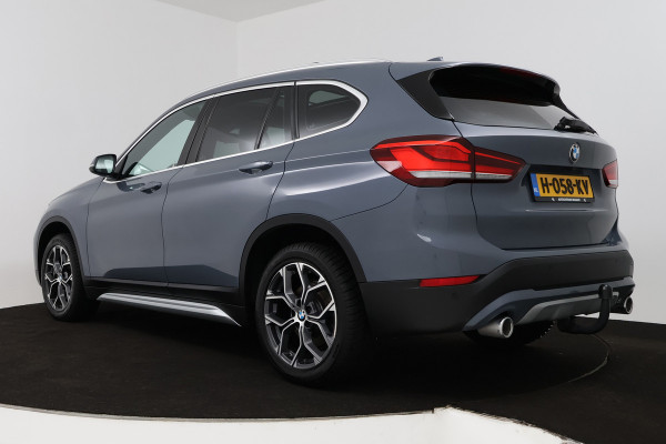 BMW X1 SDrive20i VDL Nedcar Edition (PANORAMADAK, TREKHAAK, SFEERVERLICHTING, CAMERA, STOELVERWARMING, DEALER ONDERHOUDEN)