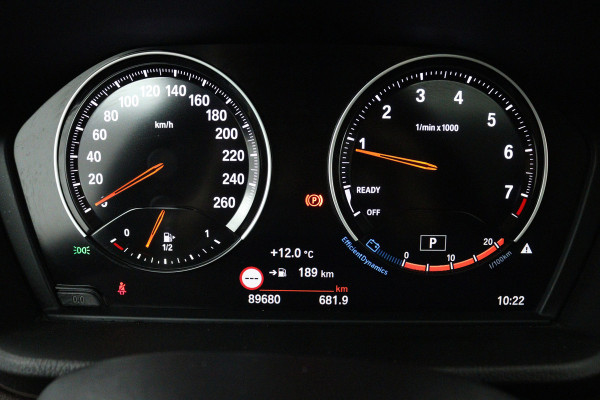 BMW X1 SDrive20i VDL Nedcar Edition (PANORAMADAK, TREKHAAK, SFEERVERLICHTING, CAMERA, STOELVERWARMING, DEALER ONDERHOUDEN)