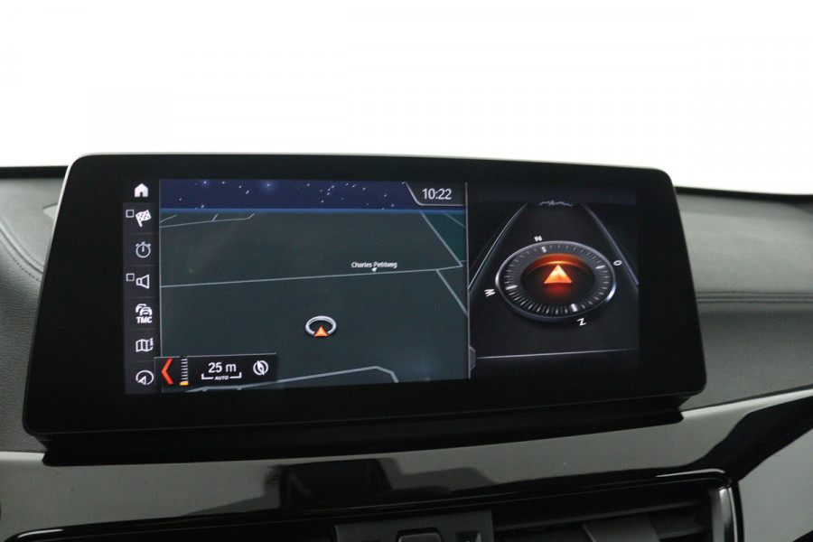 BMW X1 SDrive20i VDL Nedcar Edition (PANORAMADAK, TREKHAAK, SFEERVERLICHTING, CAMERA, STOELVERWARMING, DEALER ONDERHOUDEN)