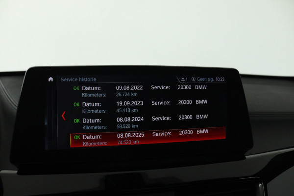 BMW X1 SDrive20i VDL Nedcar Edition (PANORAMADAK, TREKHAAK, SFEERVERLICHTING, CAMERA, STOELVERWARMING, DEALER ONDERHOUDEN)