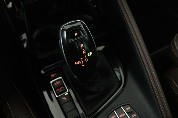 BMW X1 SDrive20i VDL Nedcar Edition (PANORAMADAK, TREKHAAK, SFEERVERLICHTING, CAMERA, STOELVERWARMING, DEALER ONDERHOUDEN)