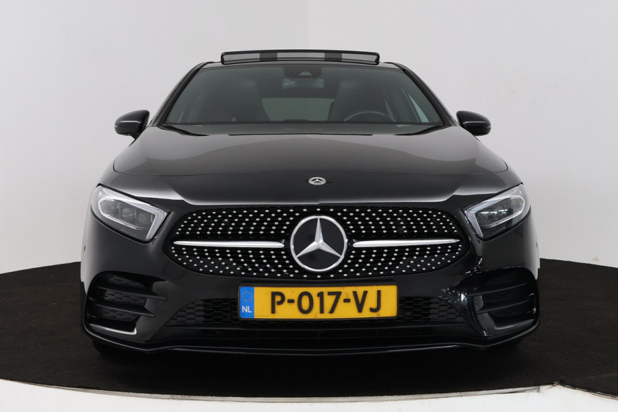 Mercedes-Benz A-Klasse 180 Business Solution AMG (PANORAMADAK, TREKHAAK AFNEEMBAAR, STOELVERWARMING, SFEERVERLICHTING, CAMERA)