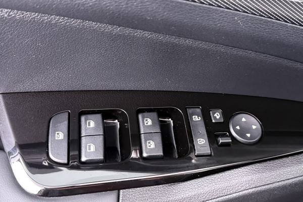 Kia Sportage 1.6 T-GDi Hybrid DynamicLine (TREKHAAK, DIGITALE COCKPIT, CRUISE ADAPTIEF, CAMERA, NAVIGATIE)