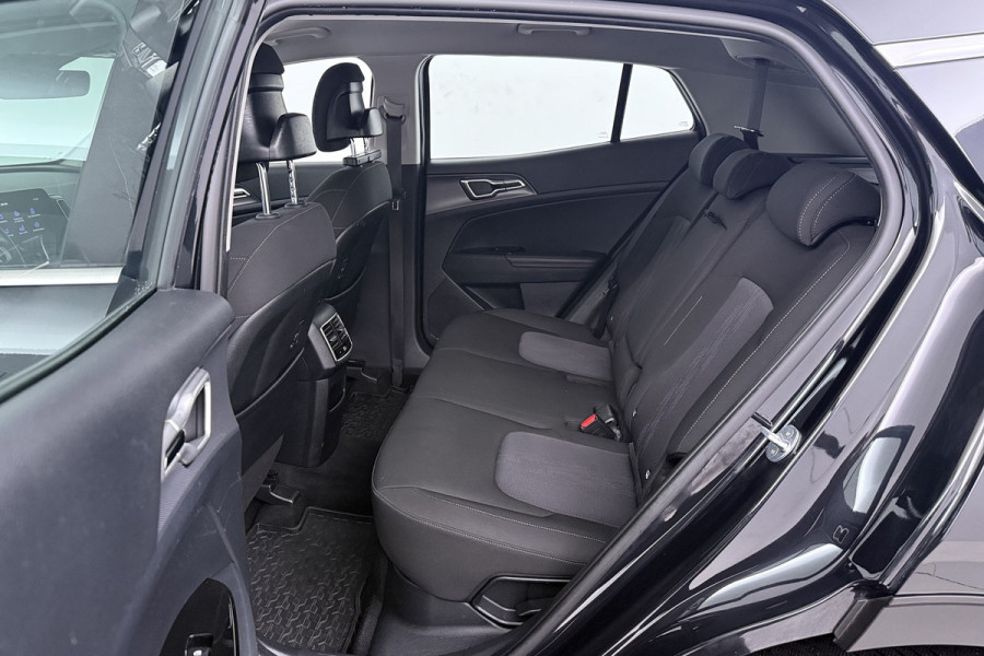 Kia Sportage 1.6 T-GDi Hybrid DynamicLine (TREKHAAK, DIGITALE COCKPIT, CRUISE ADAPTIEF, CAMERA, NAVIGATIE)
