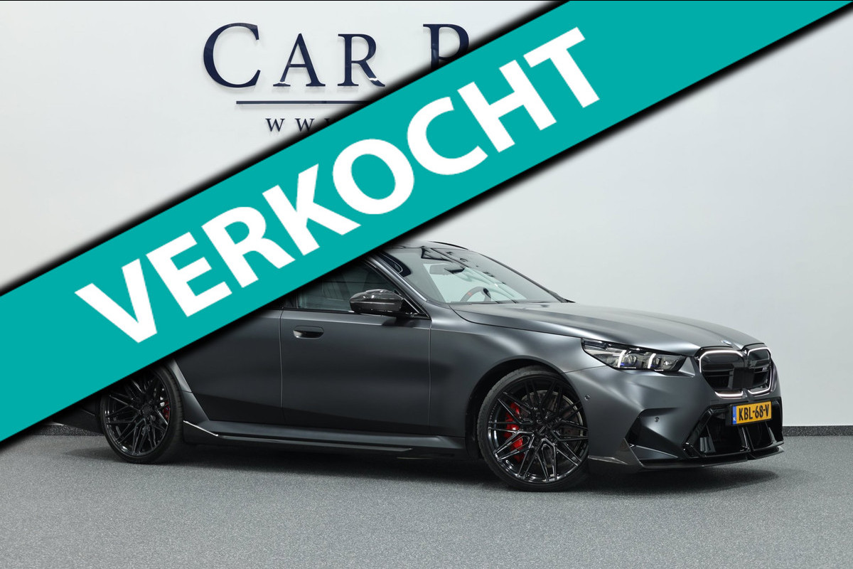 BMW 5 Serie Touring M5 1000+PK BTW/AKRAPOVIC OPF DELETED/KERAMISCH/CARBON M-PERFORMANCE/EVENTURI/22” VOSSEN/B&W/PANO/HUD/GARANTIE!