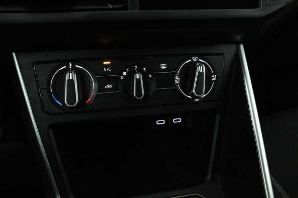 Volkswagen Polo 1.0 TSI Life (NAVIGATIE, CARPLAY, CRUISE CONTROL ADAPTIEF, PARKEERSENSOREN)