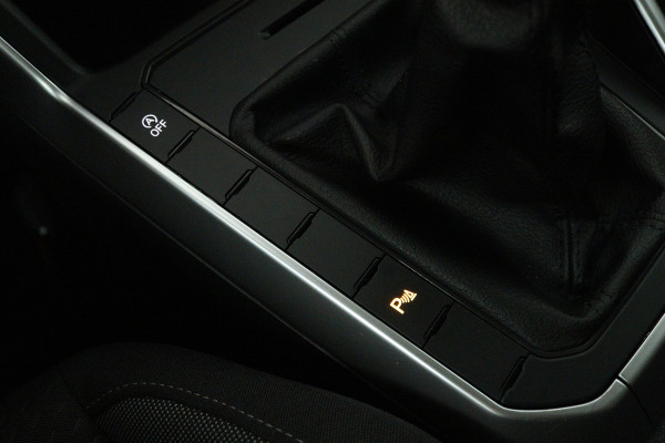 Volkswagen Polo 1.0 TSI Life (NAVIGATIE, CARPLAY, CRUISE CONTROL ADAPTIEF, PARKEERSENSOREN)