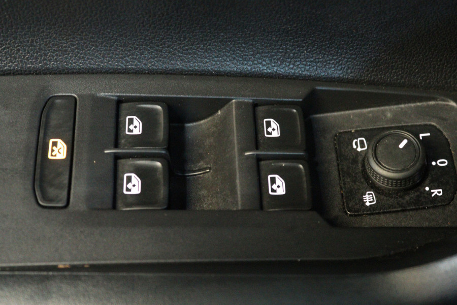 Volkswagen Polo 1.0 TSI Life (PARKEERSENSOREN, DIGITALE COCKPIT, CRUISE ADAPTIEF, CARPLAY)