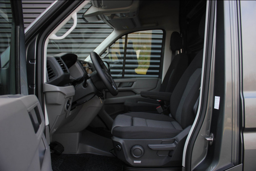 Volkswagen Crafter 2.0 TDI L3H3 Highline LED / XENON / APPLE CARPLAY / NAVIGATIE / DSG / FULL BLACK / 140PK / AUTOMAAT / 3-ZITS