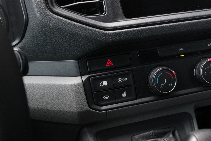 Volkswagen Crafter 2.0 TDI L3H3 Highline LED / XENON / APPLE CARPLAY / NAVIGATIE / DSG / FULL BLACK / 140PK / AUTOMAAT / 3-ZITS