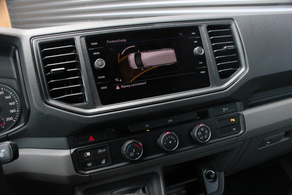 Volkswagen Crafter 2.0 TDI L3H3 Highline LED / XENON / APPLE CARPLAY / NAVIGATIE / DSG / FULL BLACK / 140PK / AUTOMAAT / 3-ZITS