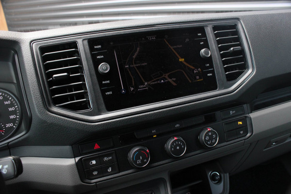 Volkswagen Crafter 2.0 TDI L3H3 Highline LED / XENON / APPLE CARPLAY / NAVIGATIE / DSG / FULL BLACK / 140PK / AUTOMAAT / 3-ZITS