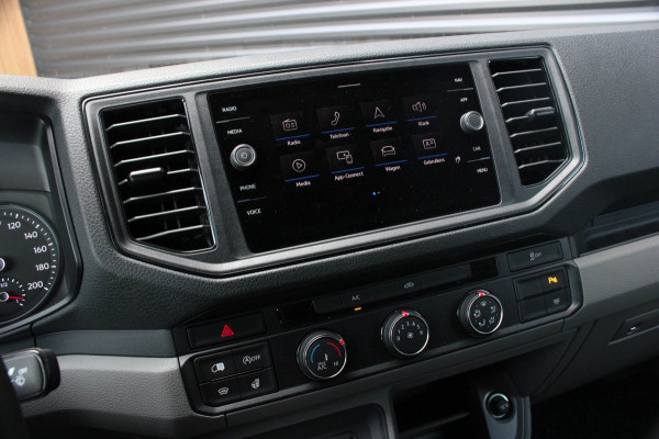 Volkswagen Crafter 2.0 TDI L3H3 Highline LED / XENON / APPLE CARPLAY / NAVIGATIE / DSG / FULL BLACK / 140PK / AUTOMAAT / 3-ZITS