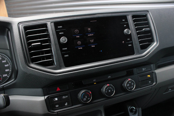 Volkswagen Crafter 2.0 TDI L3H3 Highline LED / XENON / APPLE CARPLAY / NAVIGATIE / DSG / FULL BLACK / 140PK / AUTOMAAT / 3-ZITS