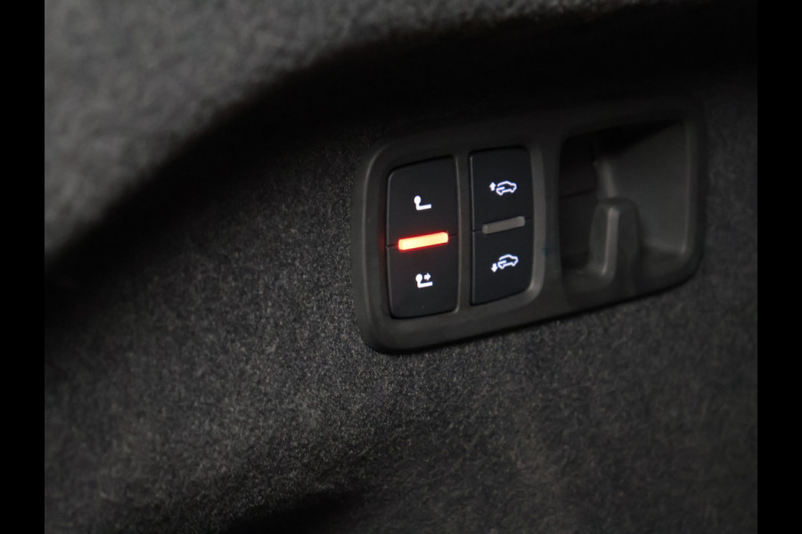 Audi Q8 60 TFSI e quattro Competition [SCHUIFDAK, RS STOELEN, B&O, TREKHAAK, APPLE CARPLAY, MEMORY SEATS, HEAD-UP, LEDEREN SPORTSTOELEN, STOELVERKOELING, STUURVERWARMING, 360 CAMERA, ADAPTIVE CRUISE, NIEUWSTAAT]