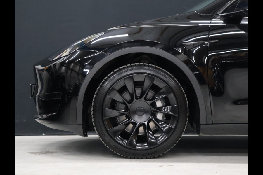 Tesla Model Y RWD 58 kWh [AUTOPILOT, TREKHAAK AFNEEMBAAR, PANORAMADAK, STUURVERWARMING, STOELVERWARMING, CAMERA, ELEKTRISCHE ACHTERKLEP, PDC V+A, VOL LEDER, CRUISE CONTROL, NIEUWSTAAT]