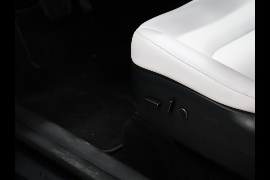 Tesla Model Y RWD 58 kWh [AUTOPILOT, TREKHAAK AFNEEMBAAR, PANORAMADAK, STUURVERWARMING, STOELVERWARMING, CAMERA, ELEKTRISCHE ACHTERKLEP, PDC V+A, VOL LEDER, CRUISE CONTROL, NIEUWSTAAT]